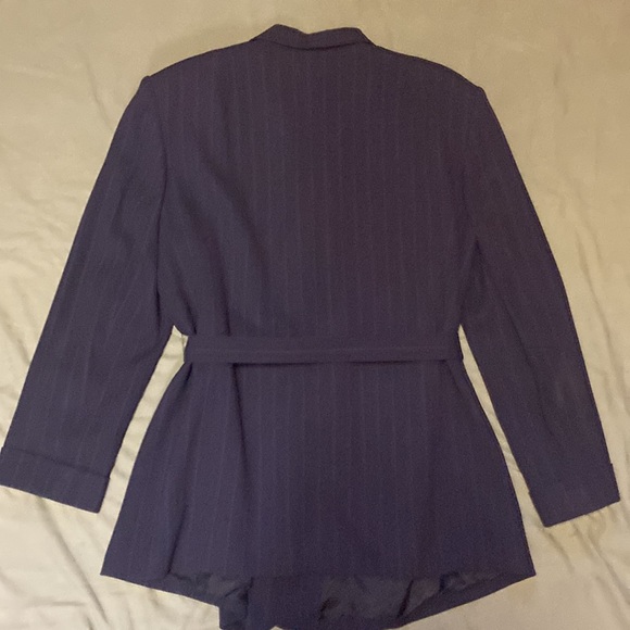 Valerie Stephens woman navy pinstripe suit - Picture 4 of 11